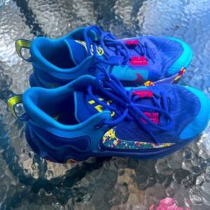 Youth boys size 6 Nike giannis immortality 2 gs